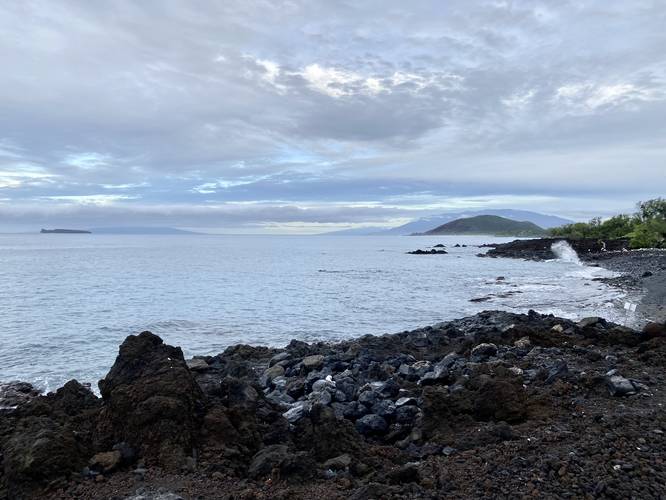View of Pu'u Olai cinder cone, West Maui Mountains, island of Molokai (right), Molokini Crater and the island of Lanai (left)