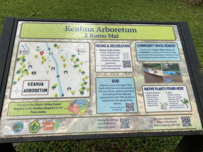 Keahu Arboretum info sign and map