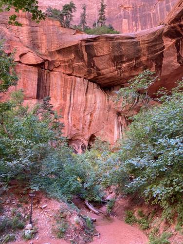 Trail approaches the Double Arch Alcove