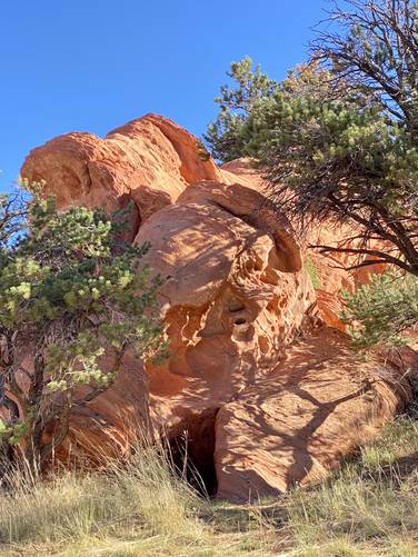 Interesting natural rock formations along the trail